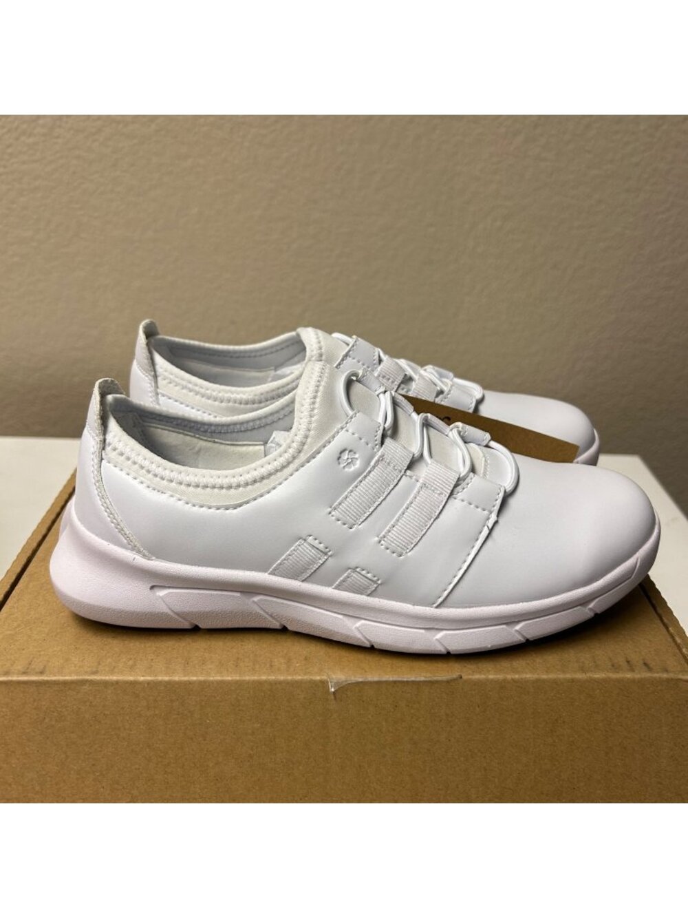Shoes For Crews Women's Size 6 Slip-Resistant Sneakers, White